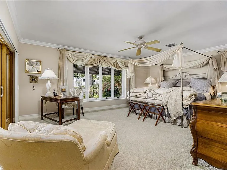 950 Galleon Dr — Photo 21