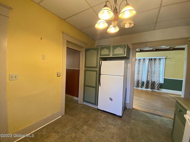 3rd image of 98 Champlain Avenue
