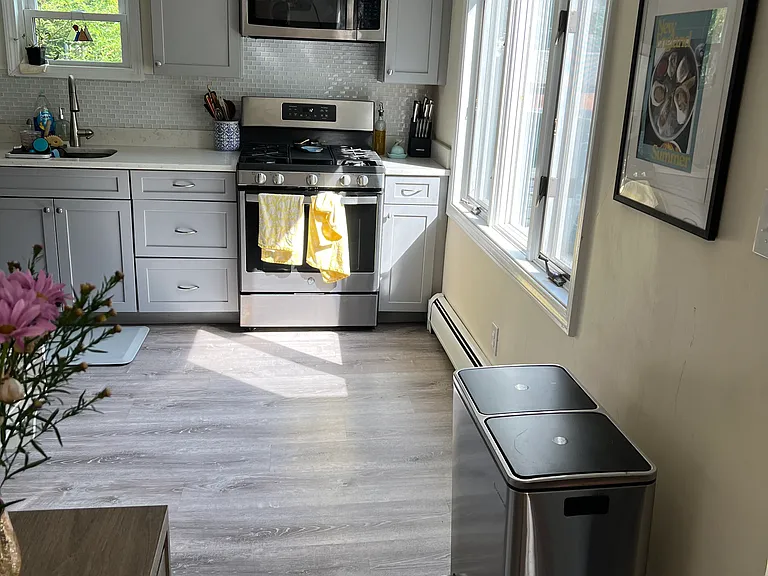 11 Watson St #WHOLE HOUSE — Photo 18