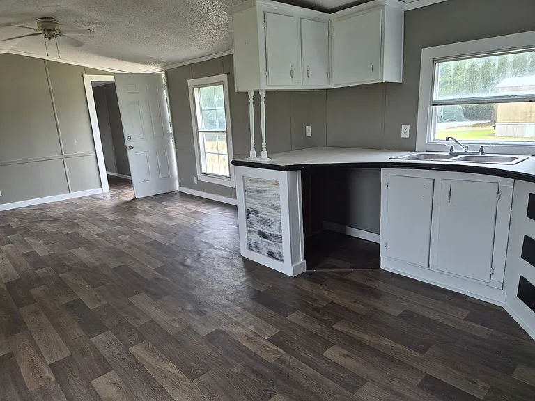2324 Turnberry Rd — Photo 3