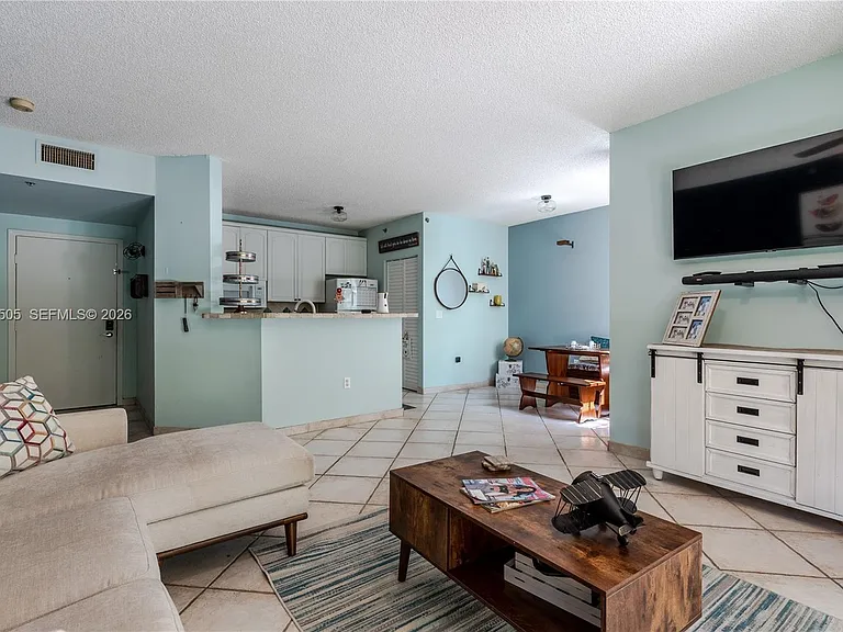 19601 E Country Club Dr #7104 — Photo 9