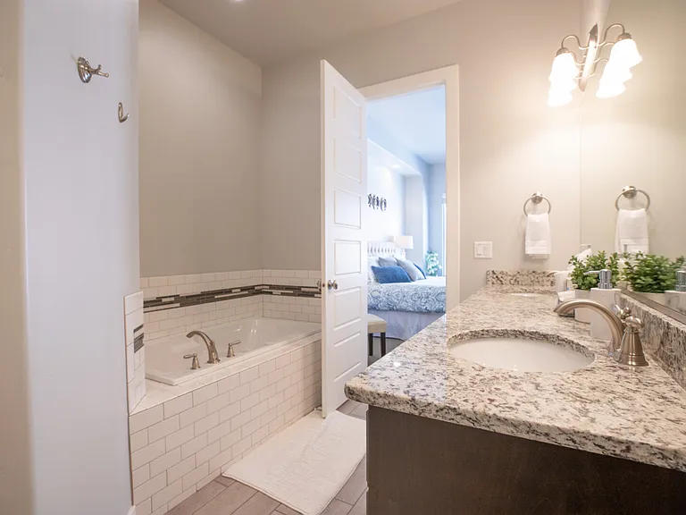 E Bay Hill Dr — Photo 13