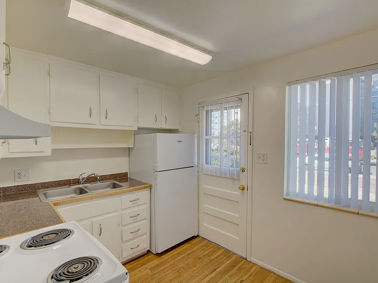 Lampliter Apartments — Photo 25