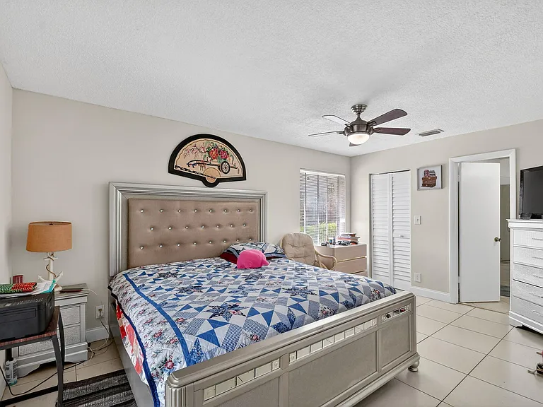4191 S 57th Ave #G — Photo 16