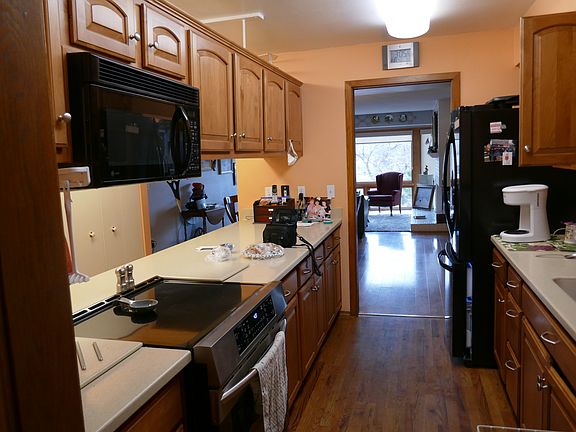 kitchen has dishwasher and ice maker