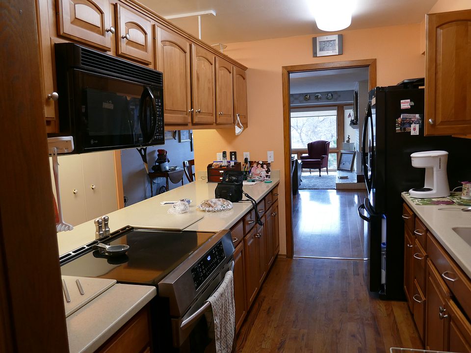 kitchen has dishwasher and ice maker