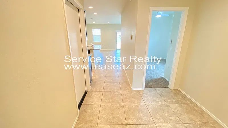 3 bed, 2.0 bath, 1372 sqft, $1,695 — Photo 4