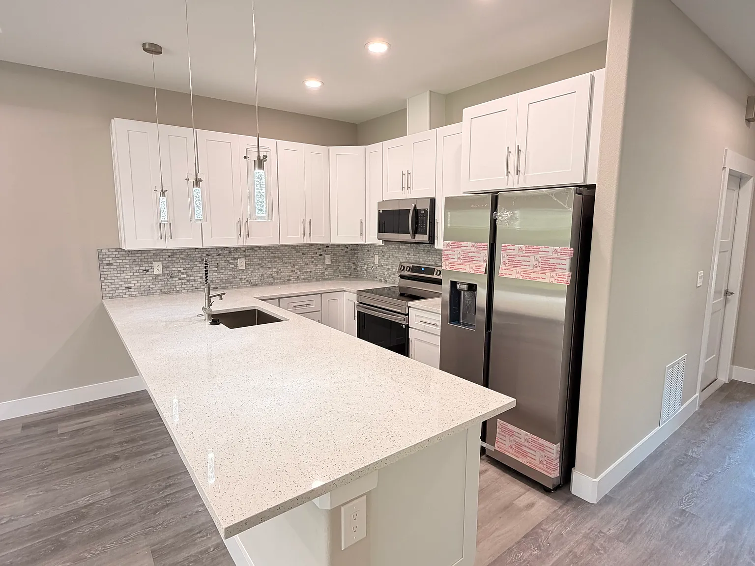 3 bed, 1200 sqft, $1,800 — Photo 4
