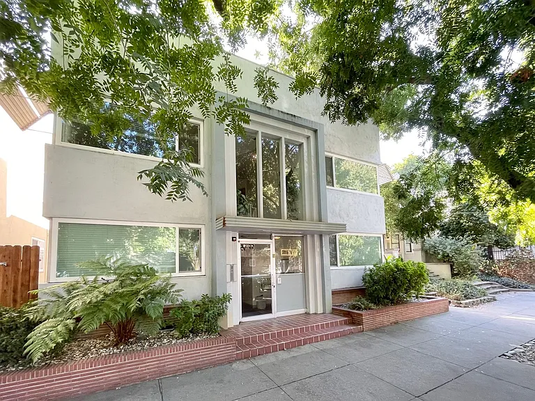 1818 N Street — Photo 2