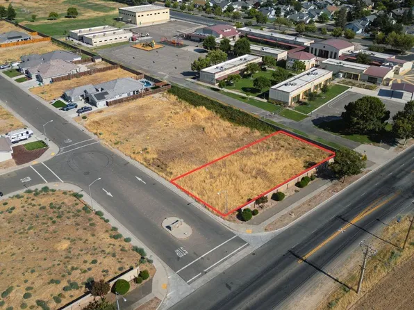 100 Kelly Dr, Atwater, CA 95301