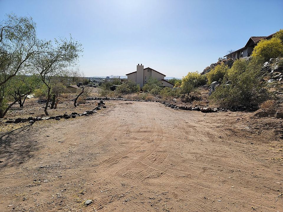 2nd image of 1516 W Yucca St