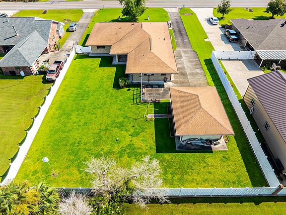3rd image of 4018 Country Dr