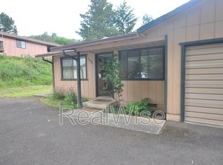 1132 NE Barager Ave, Roseburg, OR 97470