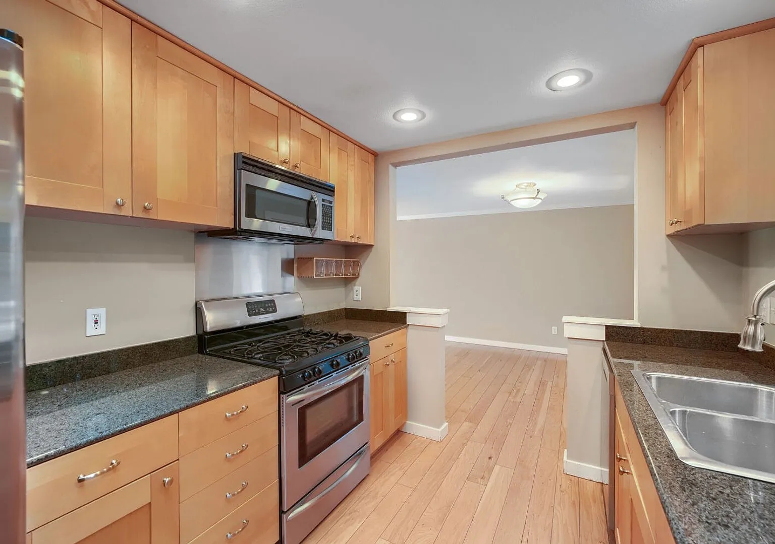 4bed/3bath Home with Lower-Level Bonus Room in East Bellevue! — Photo 3