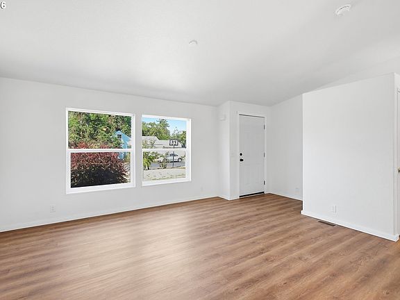 4th image of 825 19th St