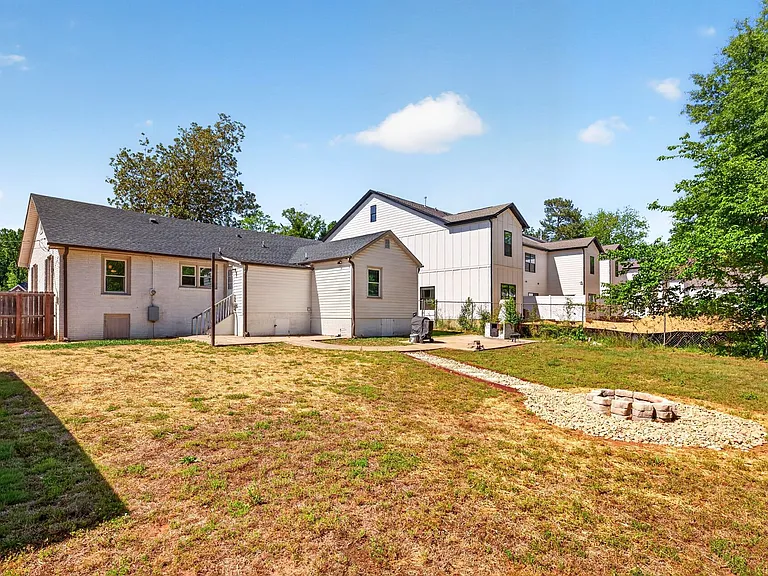 1214 N Sharon Amity Rd — Photo 29