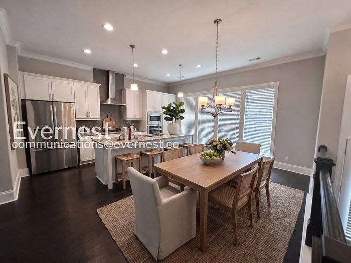 3 bed, 3.5 bath, 2220 sqft, $2,700 — Photo 3
