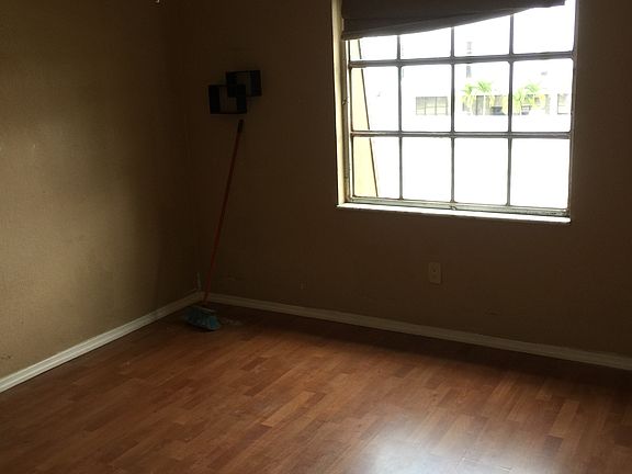 5th image of 950 S Kanner Hwy APT A31