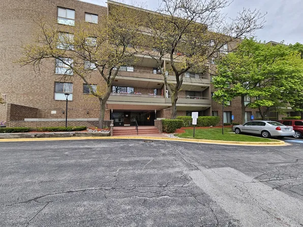 5 E Carriageway Dr APT 304, Hazel Crest, IL 60429