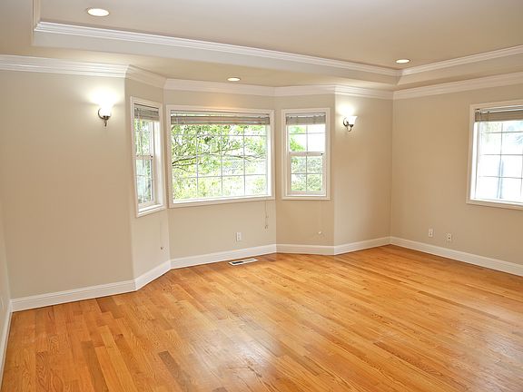 4th image of 860 Thornhill Dr