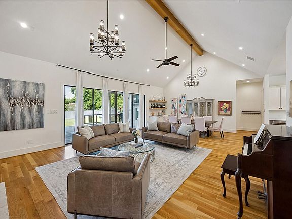 5th image of 9333 Spring Branch Dr