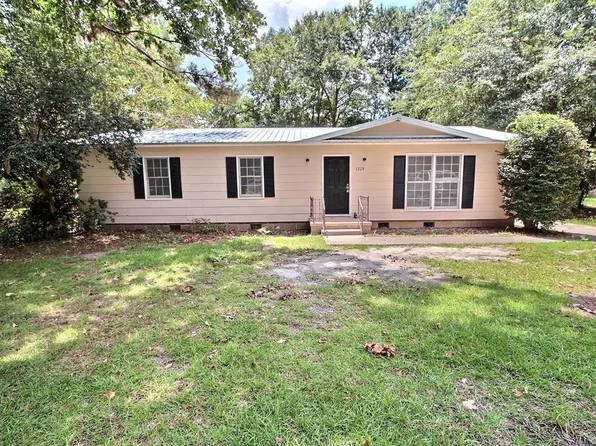 1220 Oriole Dr, Thomasville, GA 31792