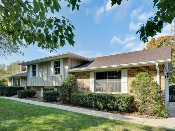 3303 Vermont Rd, Woodstock, IL 60098