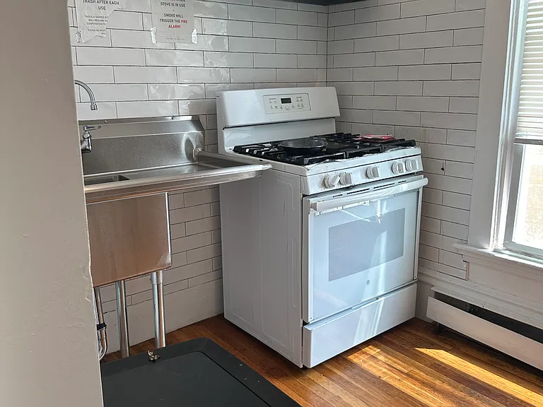 11-13 Ellsworth St #1 — Photo 4