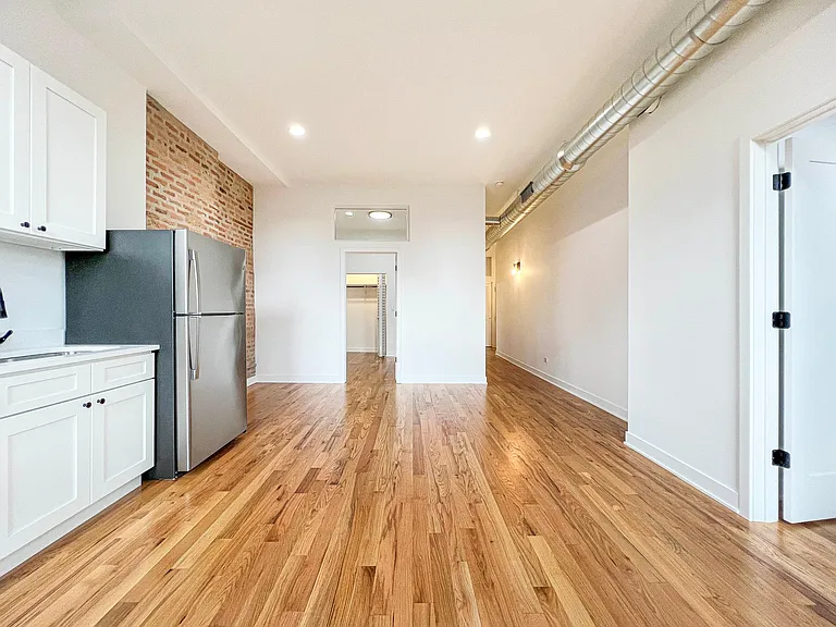 309 W Chicago Ave #301 — Photo 10