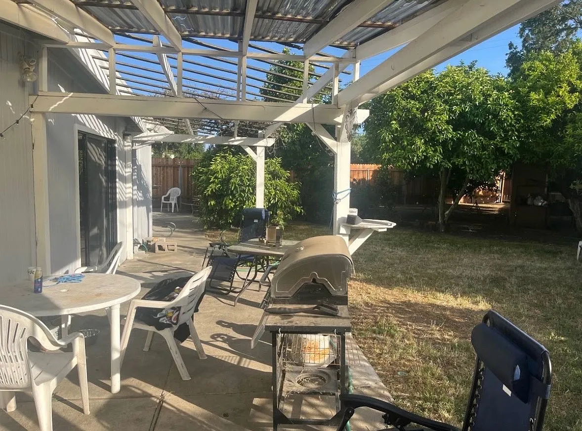 5 bed, 1400 sqft, $765 — Photo 2