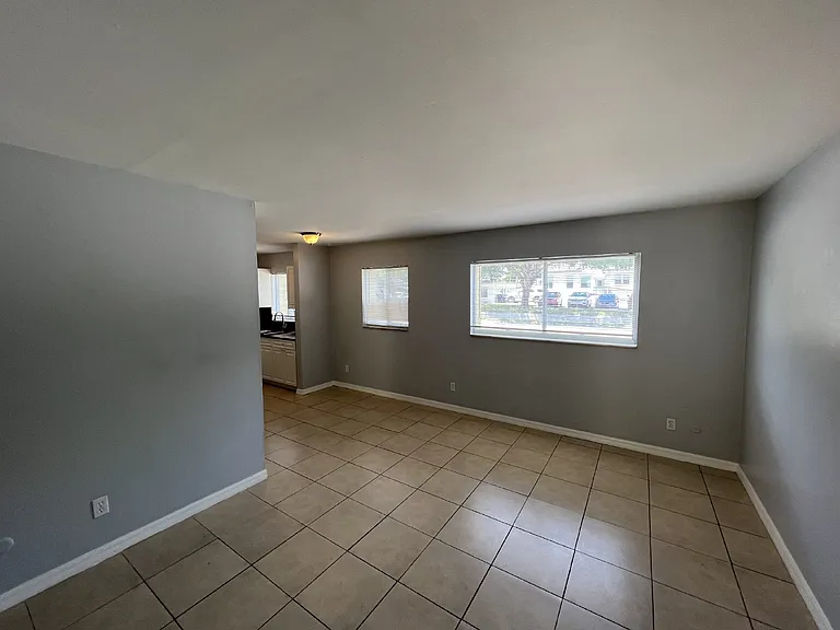 3206 W Azeele St #100 — Photo 5