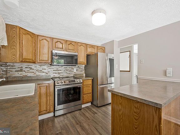 2nd image of 2300 Valley Oak Ct