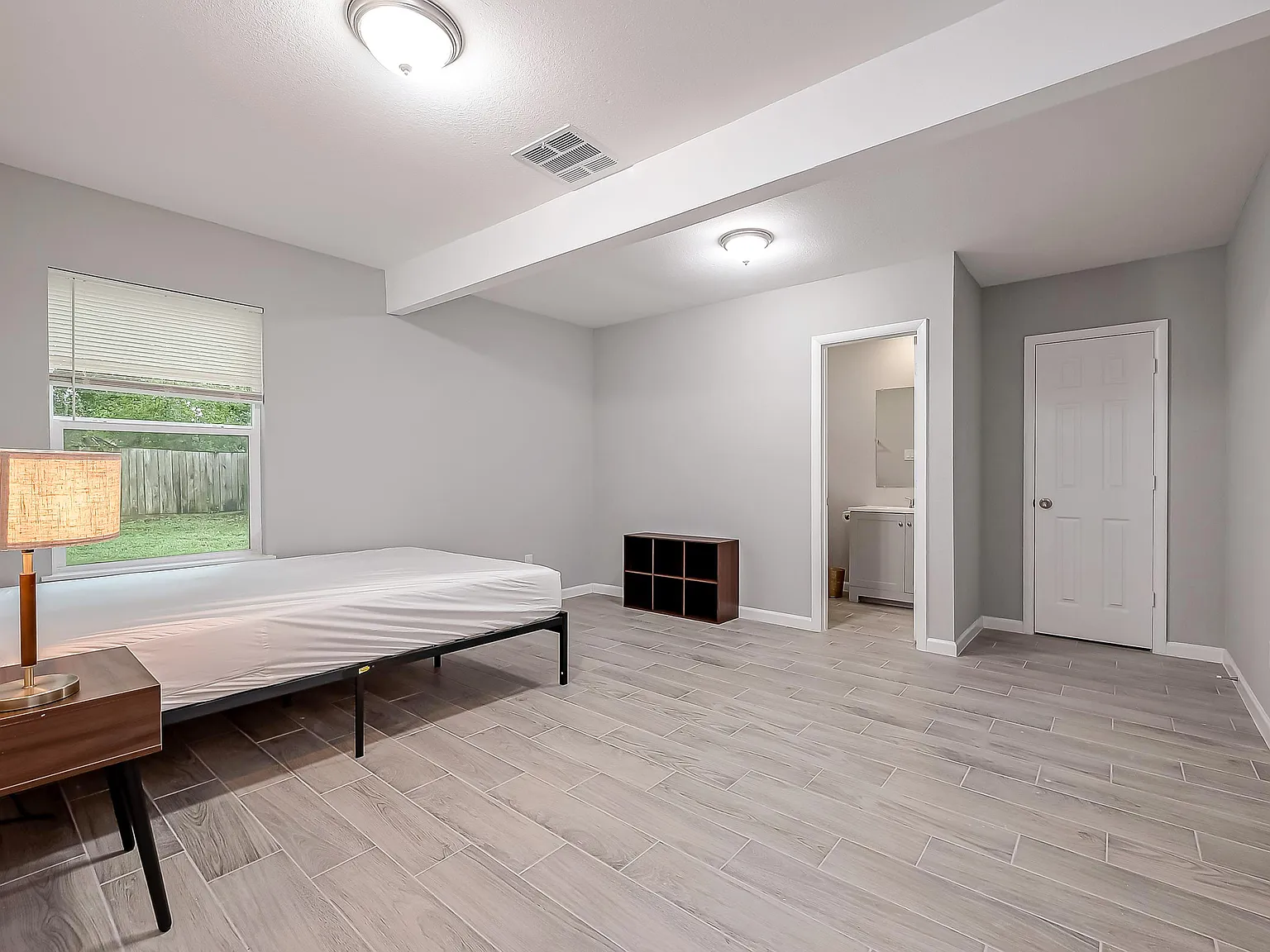 4 bed, 4.0 bath, 2625 sqft, $979 — Photo 2