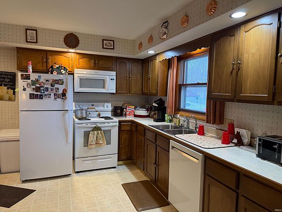 4th image of 1118 W Water St