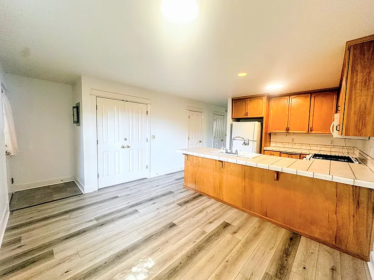 826 Park St — Photo 6