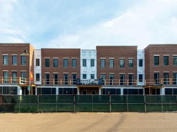 225 Burlington Ave #4, Clarendon Hills, IL 60514