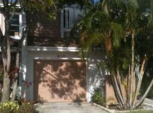 615 Woodgate Ln, Fort Lauderdale, FL 33326