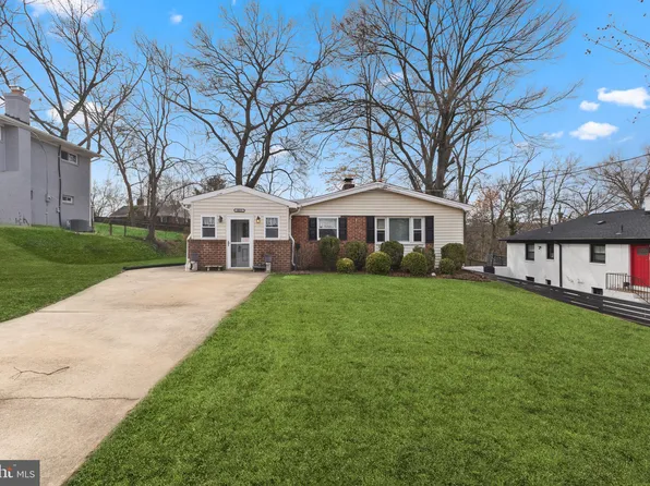 2811 James Dr, Alexandria, VA 22303
