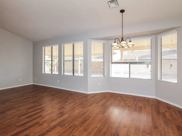 5215 W Diana Ave — Photo 4