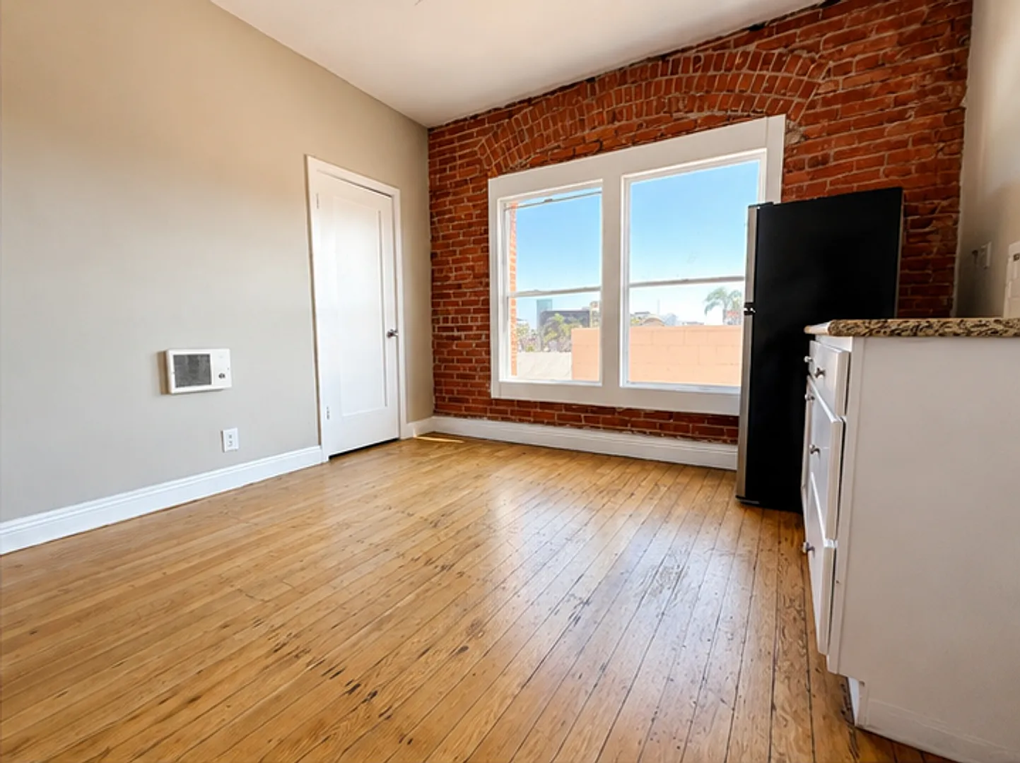 Avondale Hollywood Apartments — Photo 3