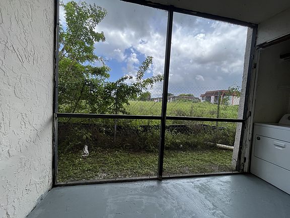 3rd image of 842 NE 209th St #103-164