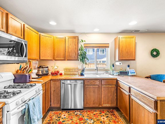 5th image of 226 Breezy Way NE