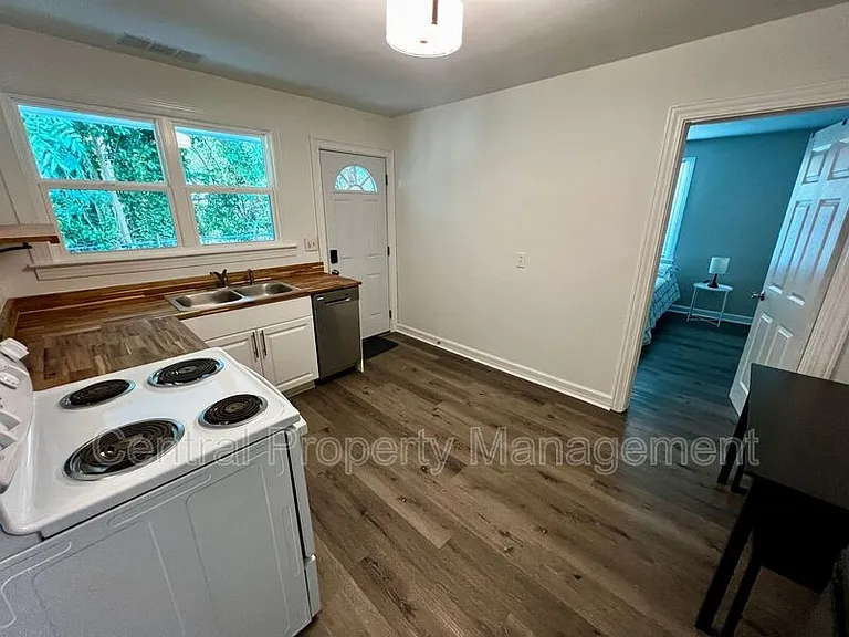 109 Dime St #B — Photo 4