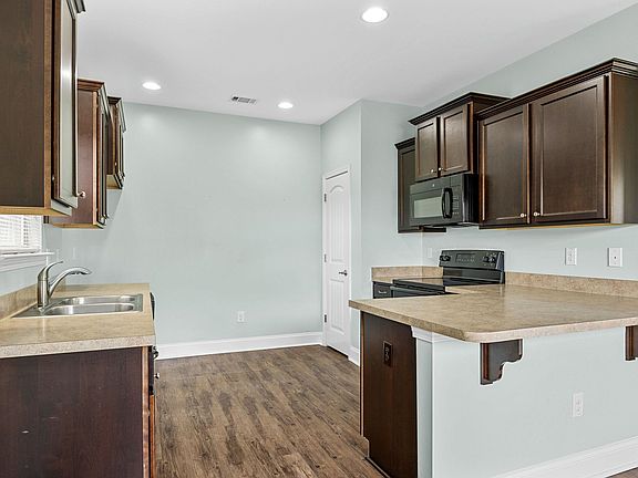 4th image of 366 Huntwood Dr