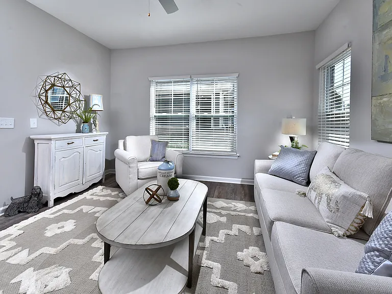 Grand Oaks Apartments — Photo 96
