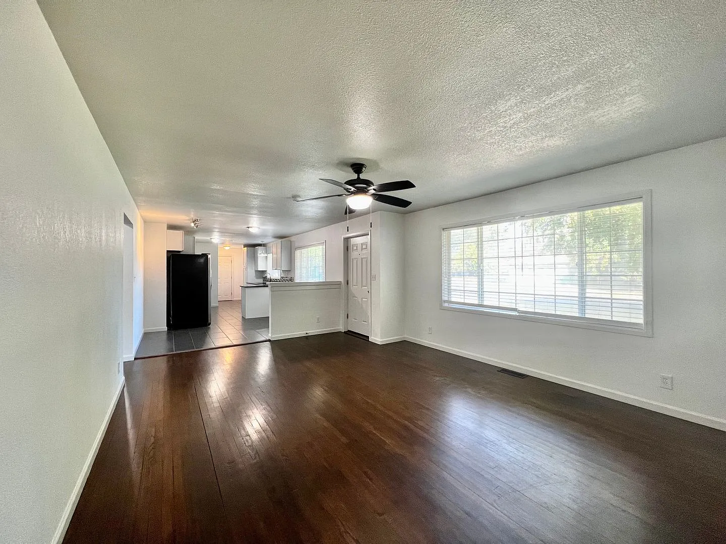 3 Bedroom, 2 bath house — Photo 2