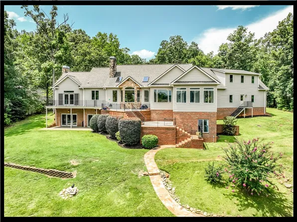 319 Venture Dr, West Union, SC 29696