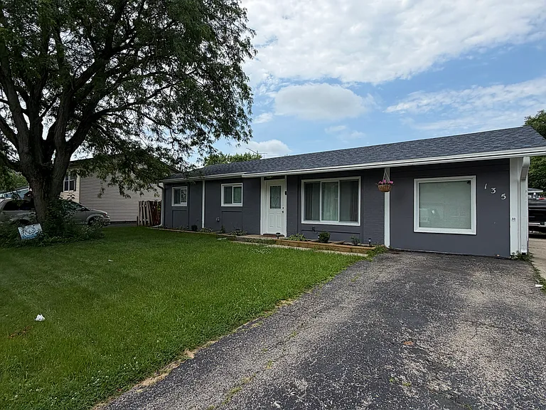 135 Springleaf Dr — Photo 2