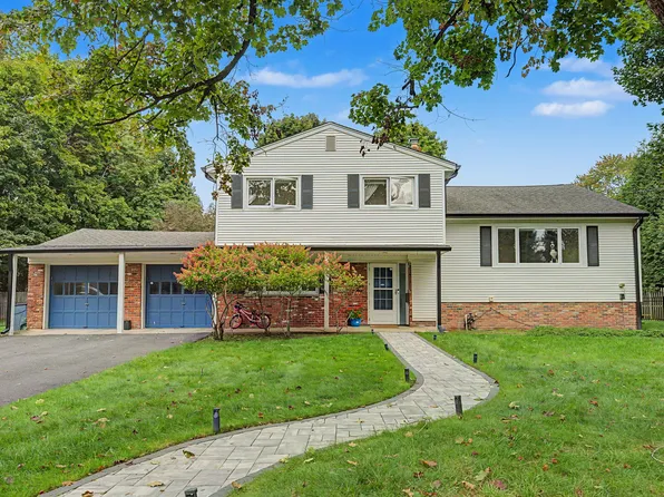 61 Center St, Cresskill, NJ 07626
