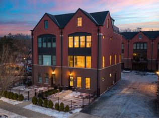 932 E Chicago Ave, Naperville, IL 60540